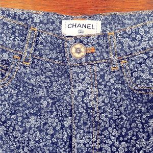 CHANEL 2022 BRAND NEW CAMELLIA JEANS SIZE 36 Women’s 2-4 WITH TAGS AND BAG